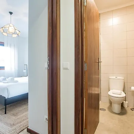 2br Flat In Bonfim W/ Ac & Balcony By Lovelystay * Порту