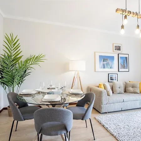 2br Flat In Bonfim W/ Ac & Balcony By Lovelystay * Порту