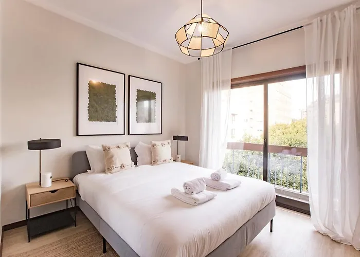 2br Flat In Bonfim W/ Ac & Balcony By Lovelystay