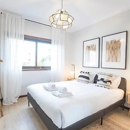 2br Flat In Bonfim W/ Ac & Balcony By Lovelystay Порту