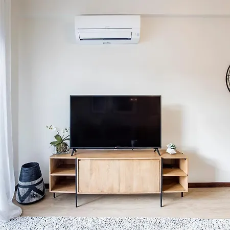 Διαμέρισμα 2br Flat In Bonfim W/ Ac & Balcony By Lovelystay *