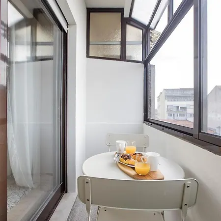 2br Flat In Bonfim W/ Ac & Balcony By Lovelystay * Порту