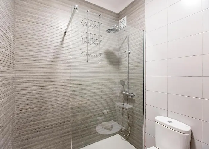 2br Flat In Bonfim W/ Ac & Balcony By Lovelystay * Oporto