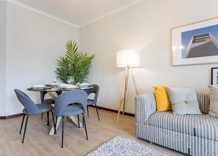 2br Flat In Bonfim W/ Ac & Balcony By Lovelystay Oporto