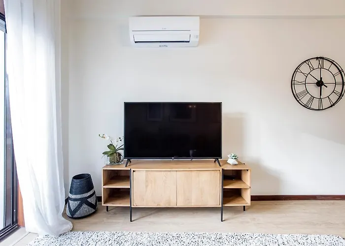 Apartment 2br Flat In Bonfim W/ Ac & Balcony By Lovelystay *