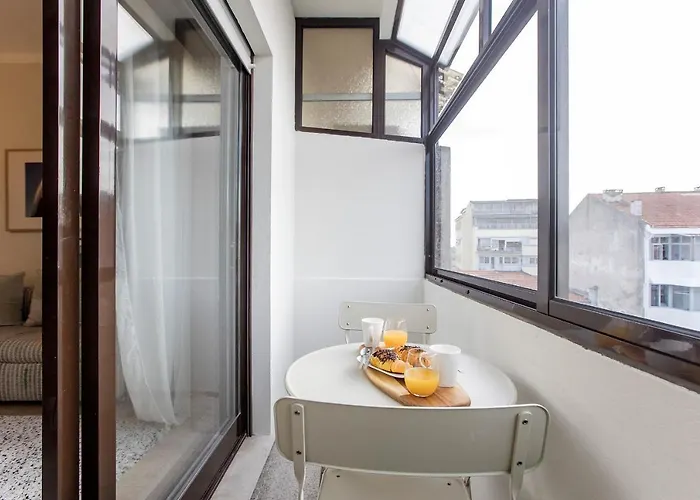 2br Flat In Bonfim W/ Ac & Balcony By Lovelystay * Oporto