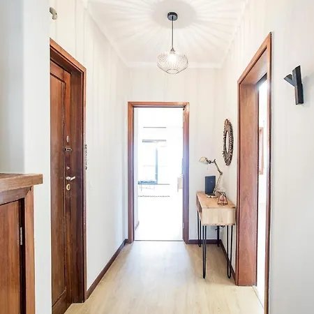 2br Flat In Bonfim W/ Ac & Balcony By Lovelystay * ポルト